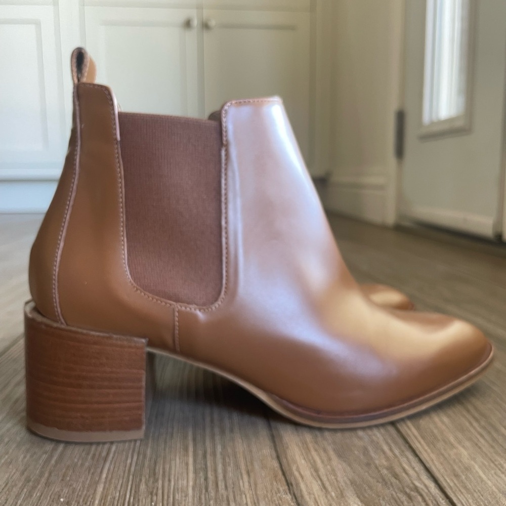Women's Everlane Tan Leather Chelsea Bootie - Classic Ankle Boots - Picture 4 of 6